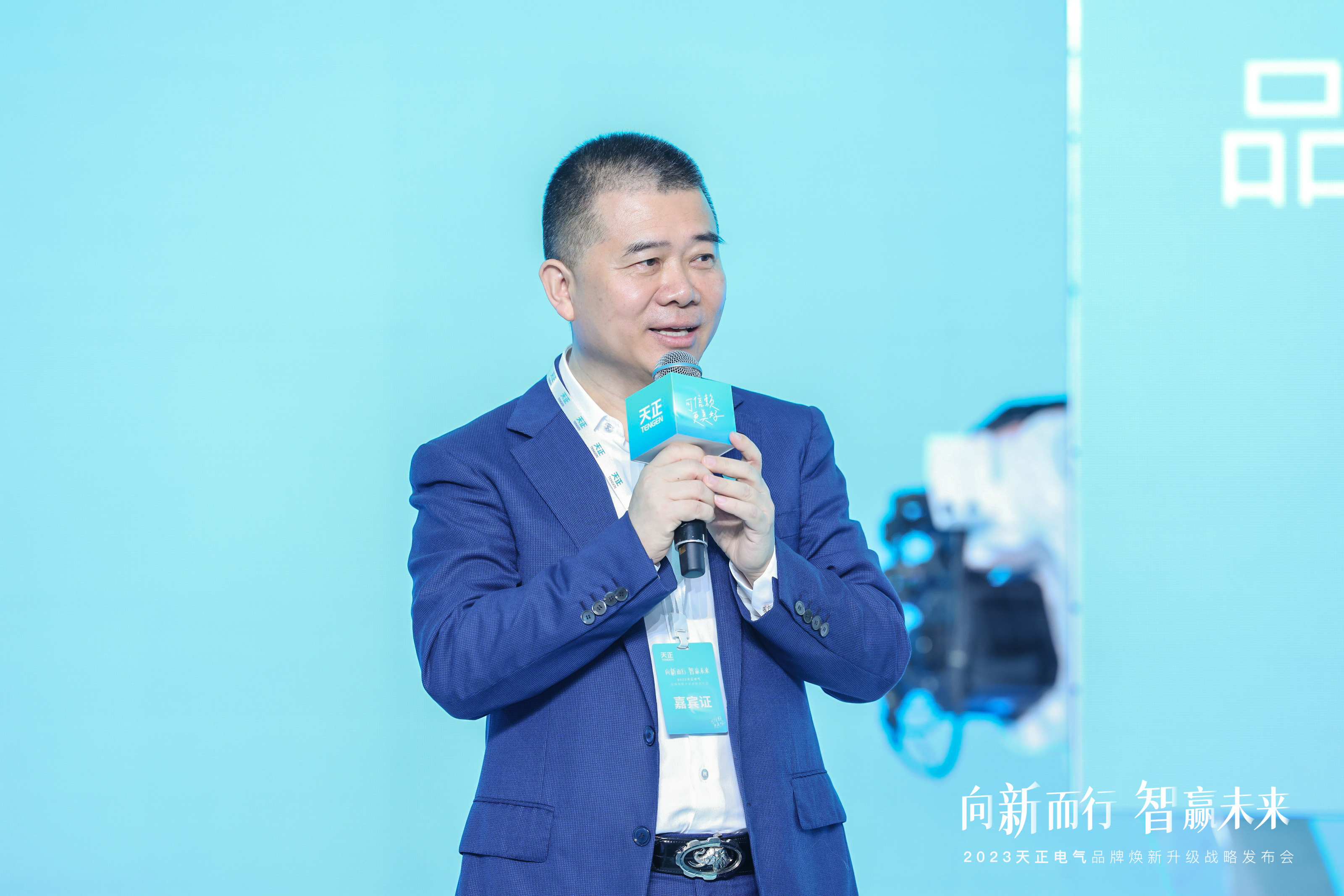 人民网专访丨高天乐：必一运动品牌焕新 领航绿色能源新时代